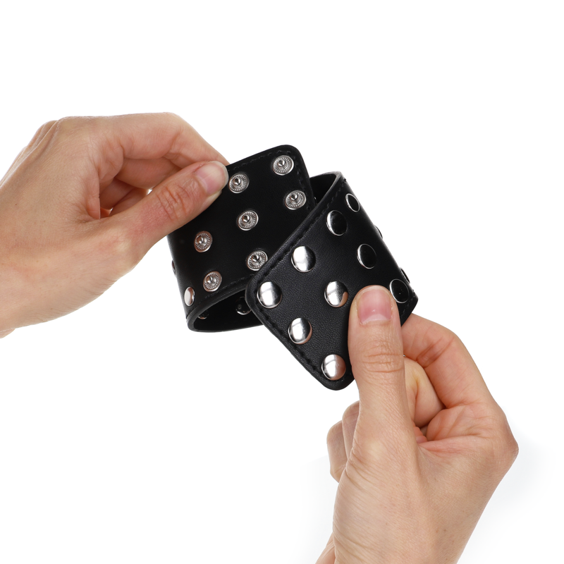 Muñequeras Con Cierre A Presión Lleno De Tachuelas Ajustable Negro 19-24 Cm X 5.5 Cm