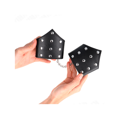 Muñequeras Estilo Puntiagudo Negro Con Cadena Ajustable 17-23 Cm X 8.5 Cm