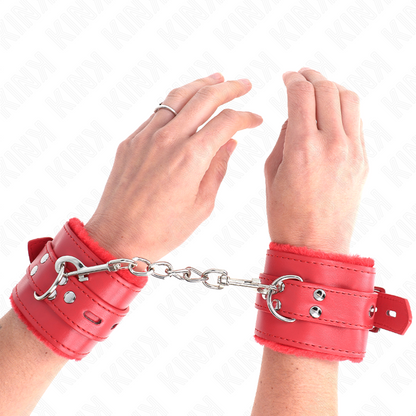 Muñequeras Forradas Con Agujeros Cuadrados Rojo Y Correa Rojo Ajustable 17-29 Cm X 6 Cm